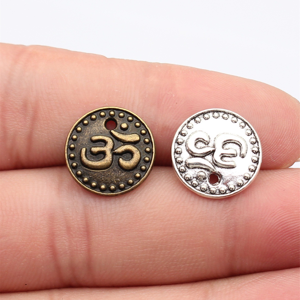 Om Yoga Meditation Symbol Char - Jewelry Making The Well recension och pris