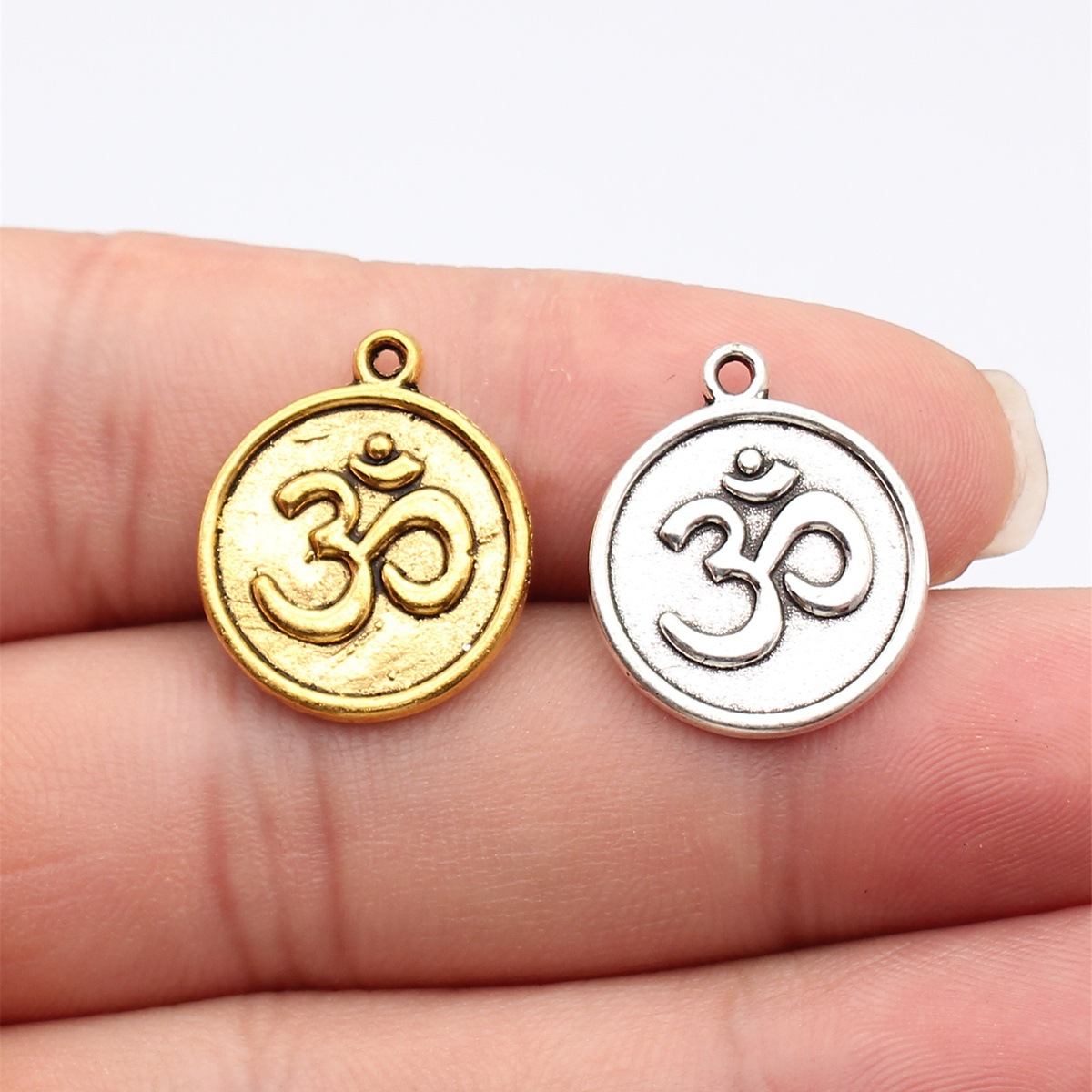 Om Yoga Meditation Symbol Char - Jewelry Making The Well recension och pris